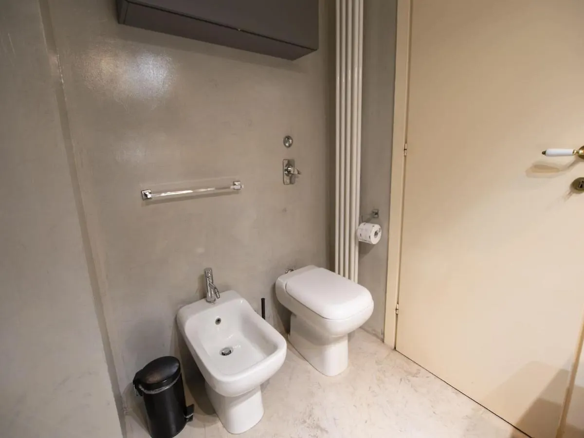 The Best Rent - Cozy Two-Bedroom Apartment In Porta Romana District 밀라노