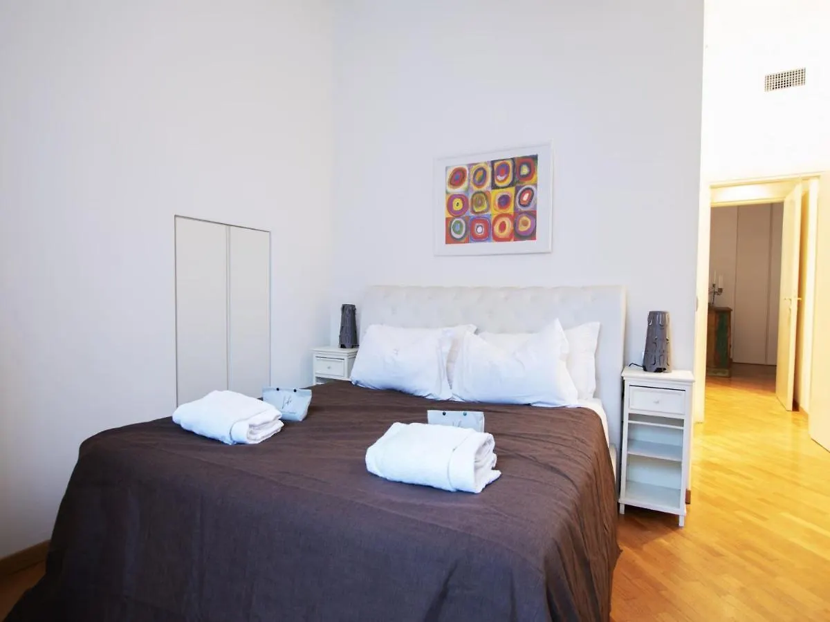 The Best Rent - Cozy Two-Bedroom Apartment In Porta Romana District 밀라노 0*,  이탈리아