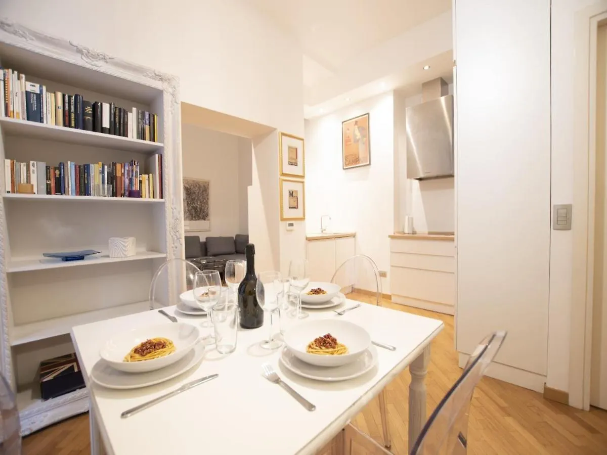 The Best Rent - Cozy Two-Bedroom Apartment In Porta Romana District 밀라노 0*,  이탈리아