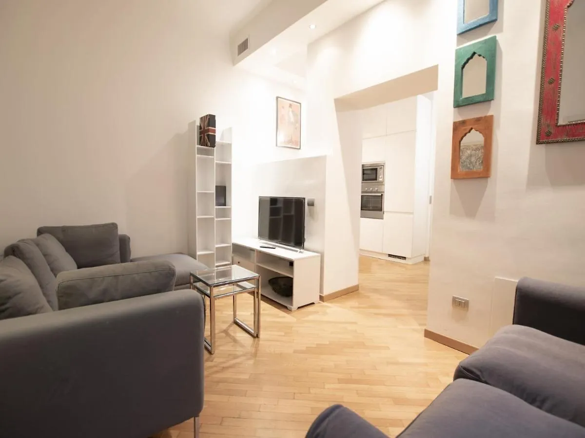 The Best Rent - Cozy Two-Bedroom Apartment In Porta Romana District 밀라노