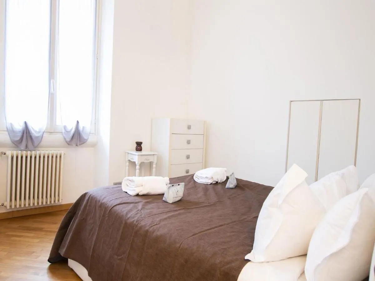 The Best Rent - Cozy Two-Bedroom Apartment In Porta Romana District 밀라노 0*,
